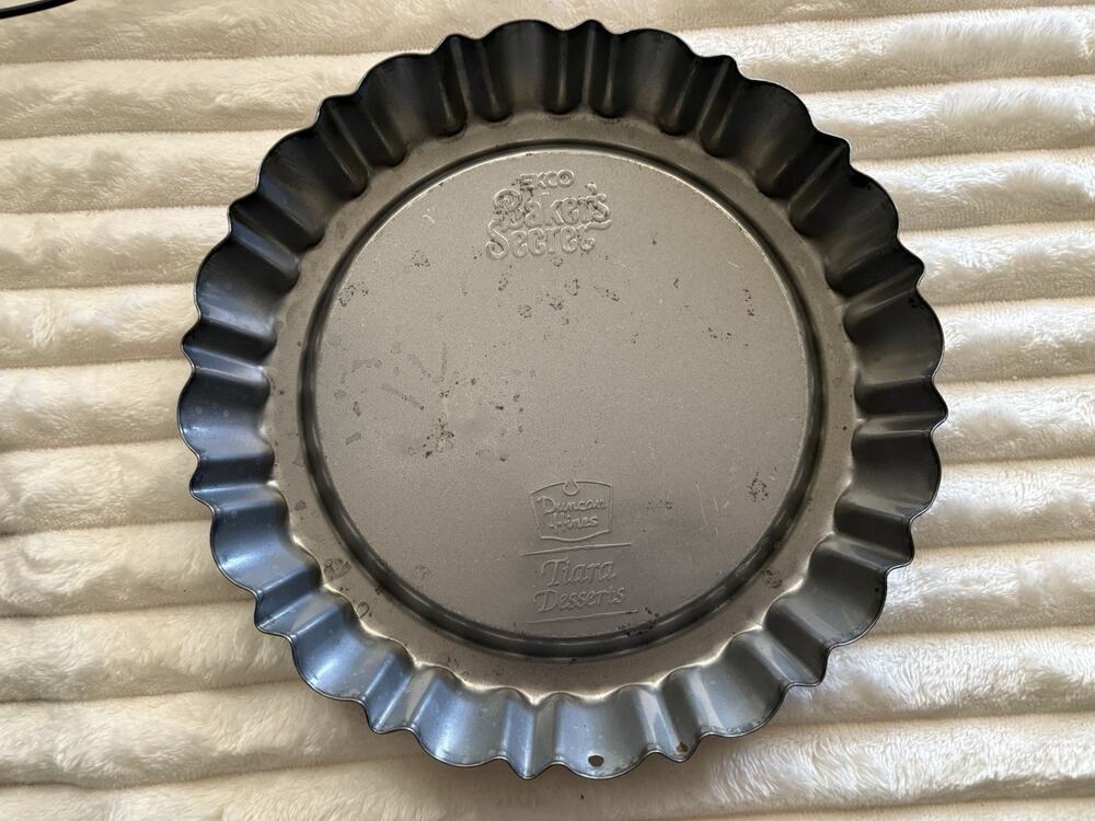 VINTAGE EKCO Baker's Secret Duncan Hines Tiara Dessert Pan Pie Fluted Tart